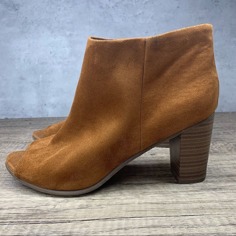 ‎Breckelles~Women’s~Amber-31~Faux Suede Peep Toe~Chunky Heel Bootie~Size 8